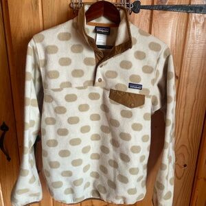 Patagonia Cream and Tan Fleece Pullover